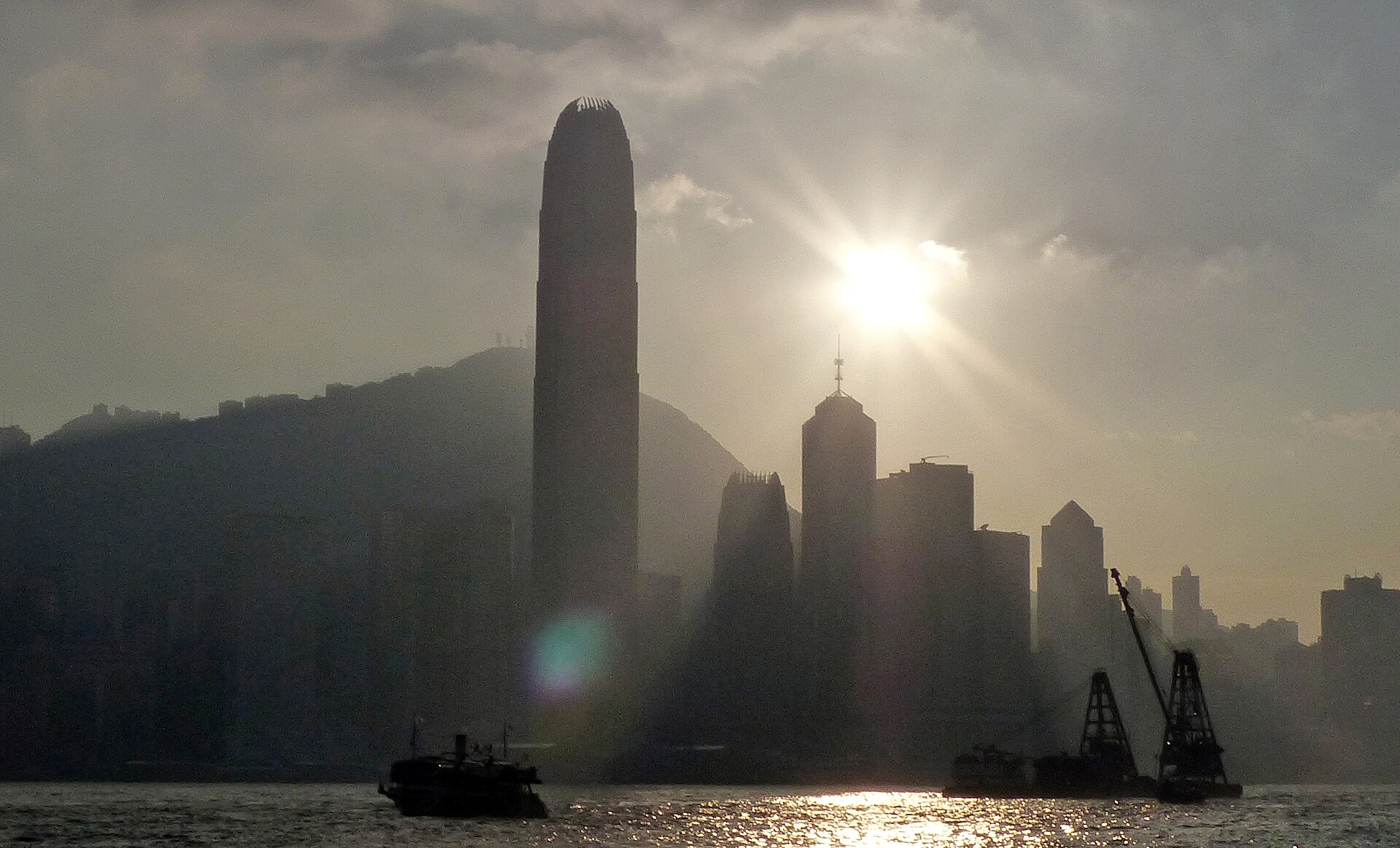专业客户沟通与服务场景