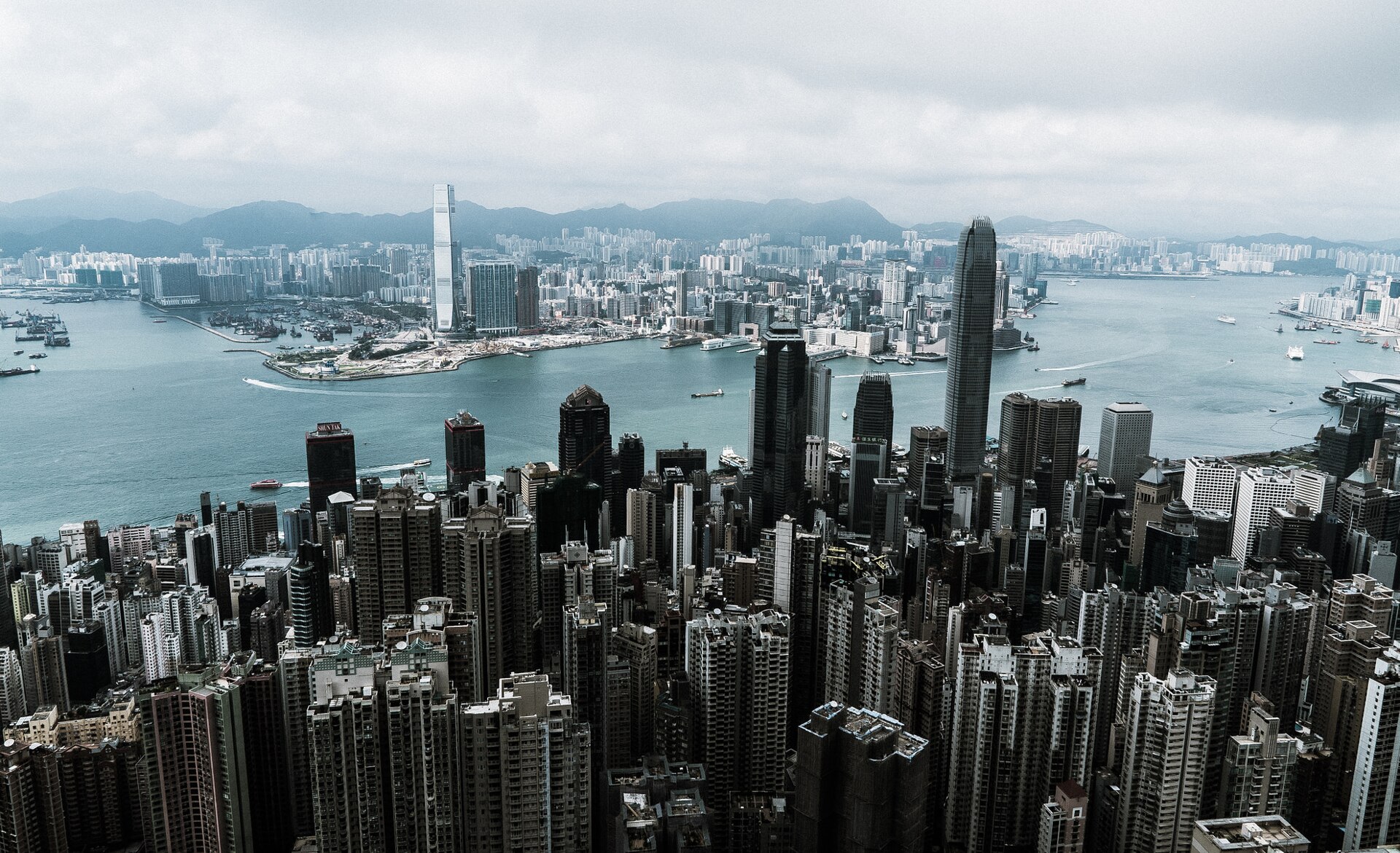 研究与风险监控协同的工作场景